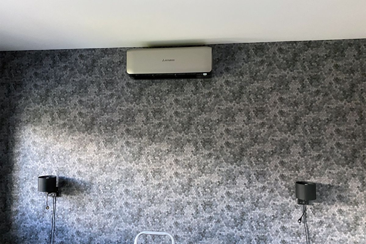 binnendeel mitsubishi heavy multi split airconditioning op slaapkamer